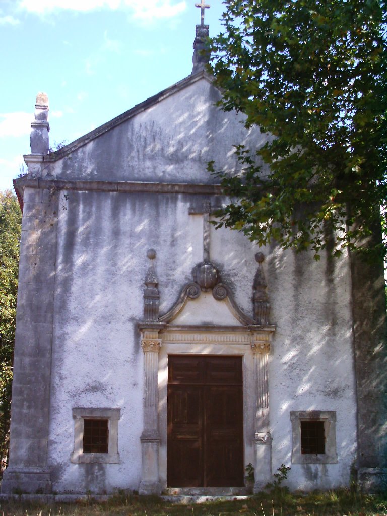 Nª Srª das Neves Chapel and Fountain